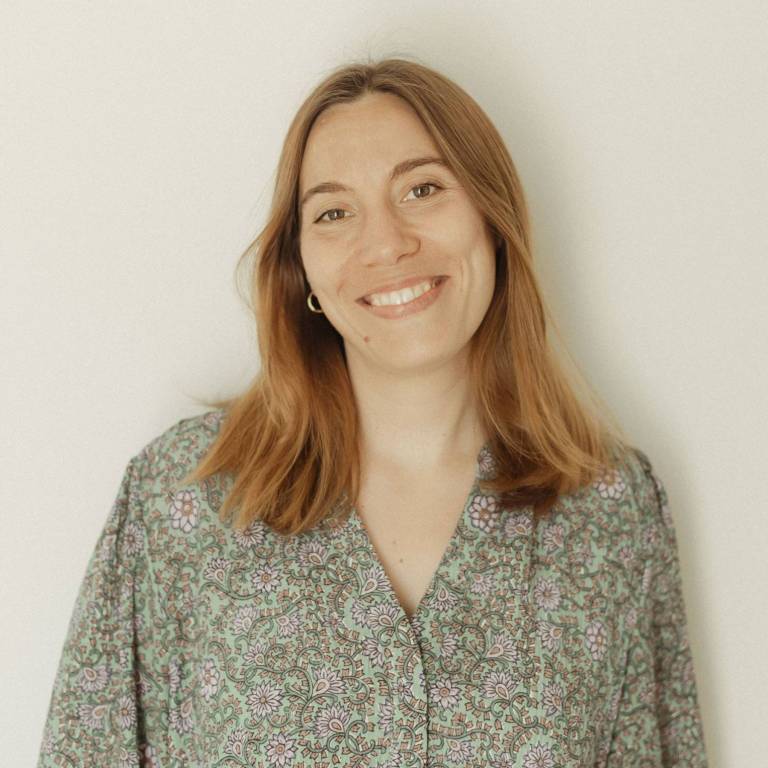 Silvia, psicóloga sanitaria especializada en Terapia Familiar Sistémica en Sanchinarro, Indima Salud.